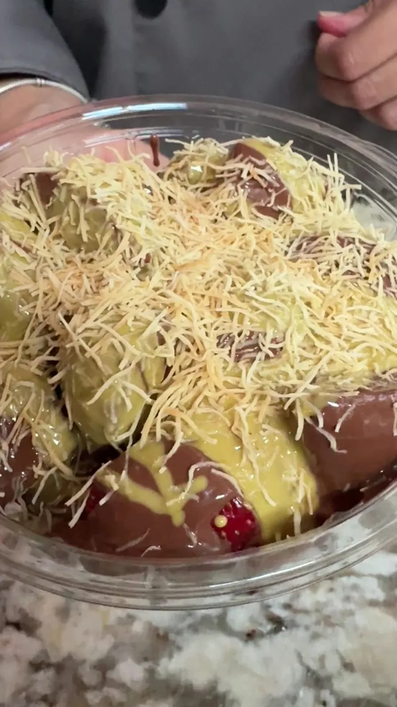 Fresas Dubai con kataifi tostado