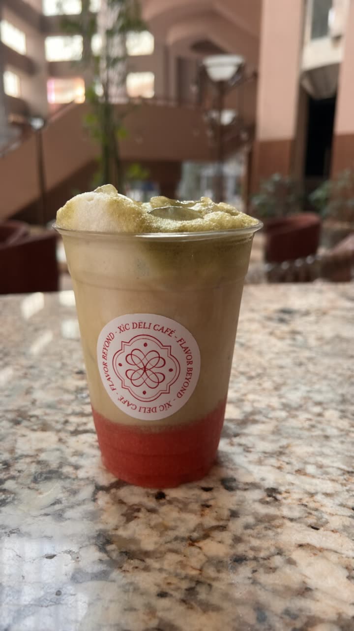 Matcha latte con fresa